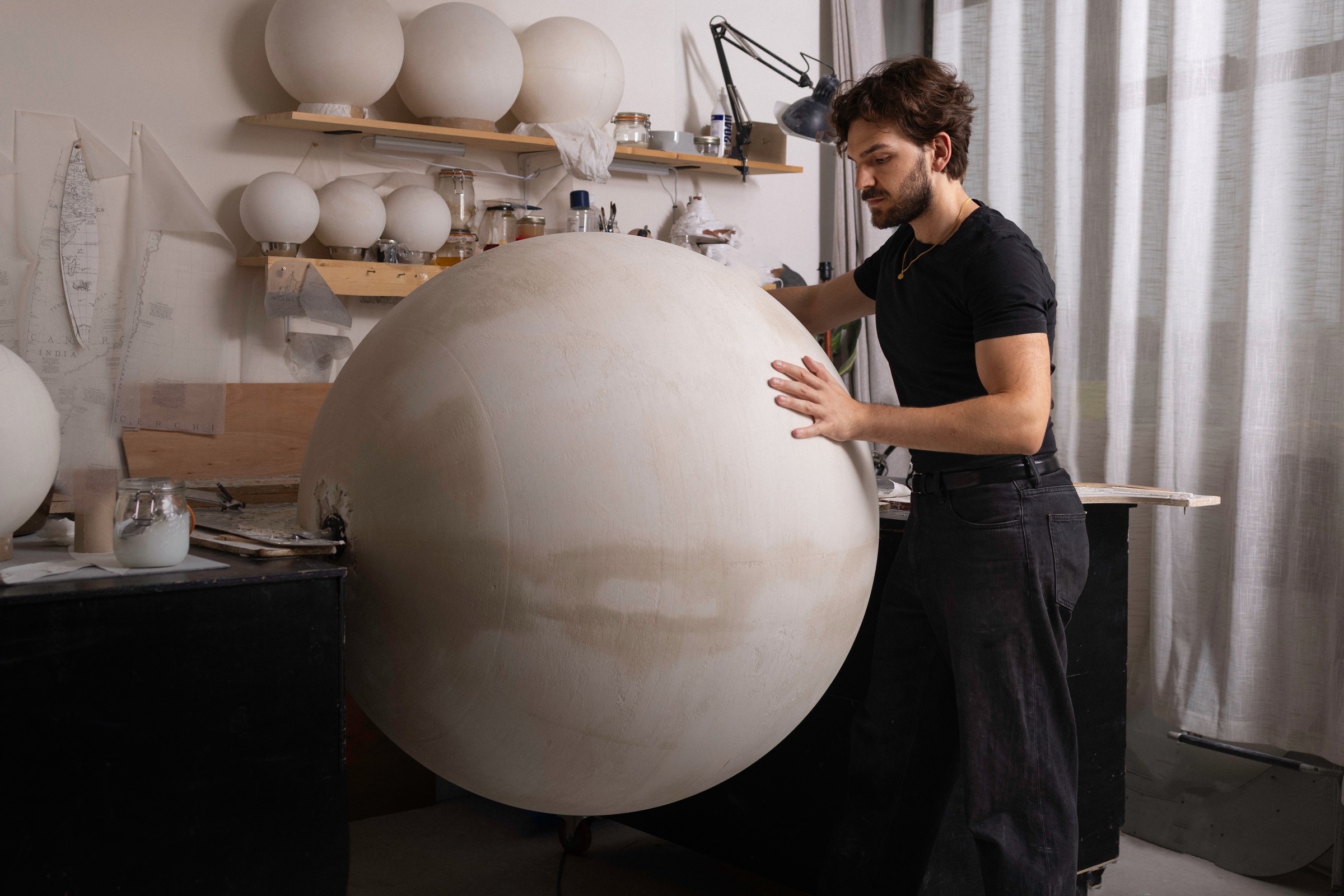 Leonardo Frigo with the 108 cm plaster sphere in his studio